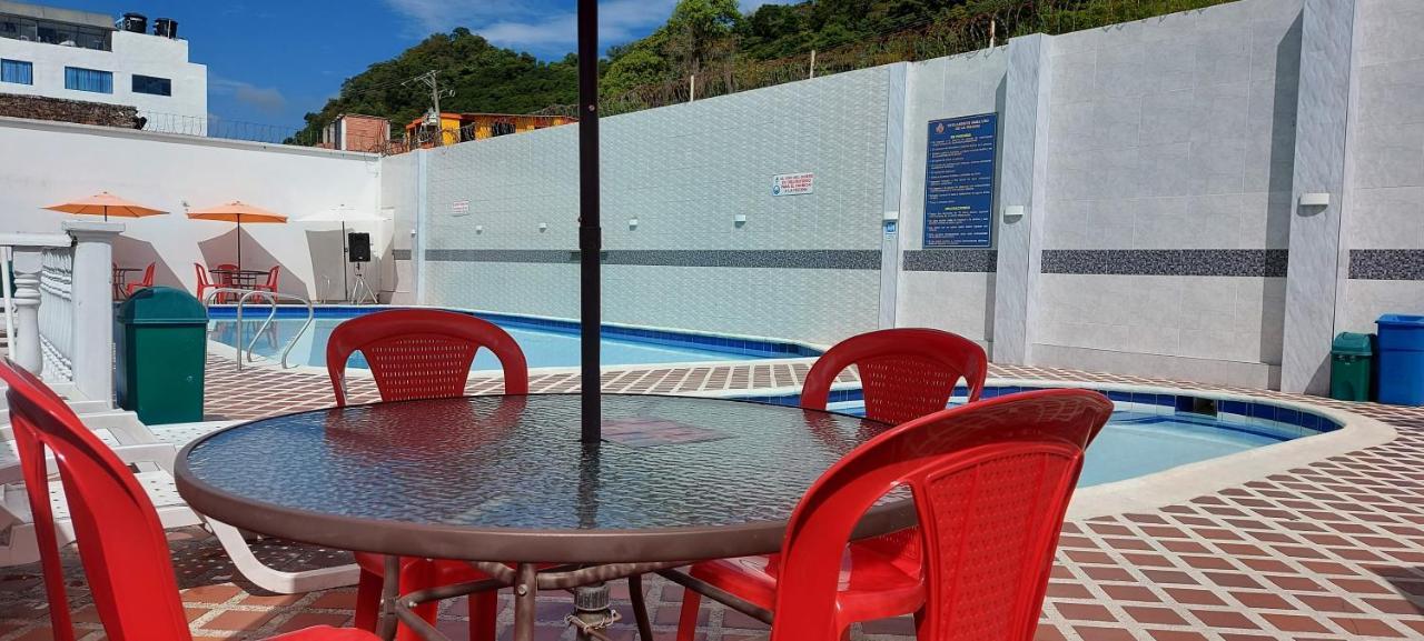 Hotel Emperador Barbosa  Exteriör bild