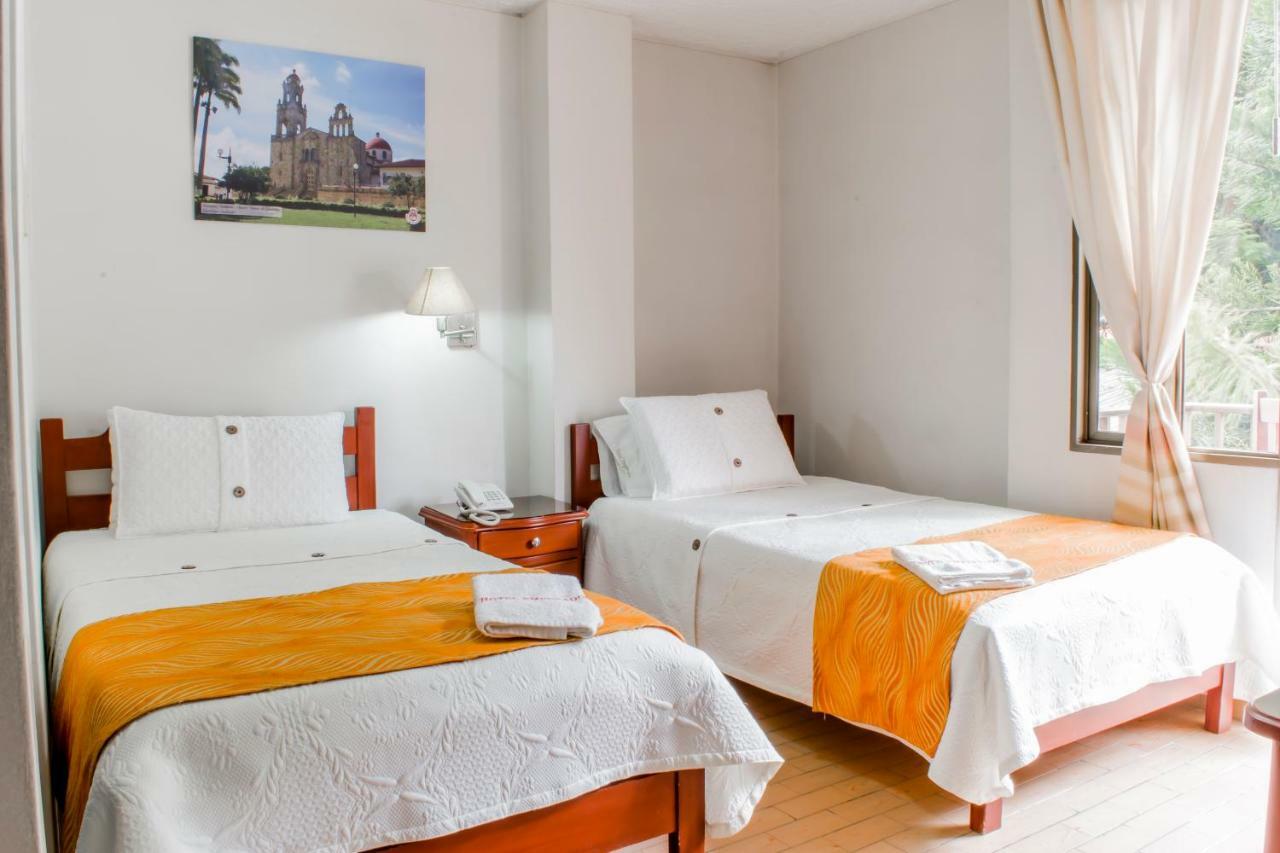 Hotel Emperador Barbosa  Rum bild